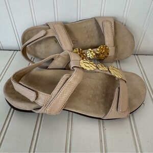 Vionic Sandal Women's 7 Beige Tan Farra Lizard Beach Outdoors Preppy